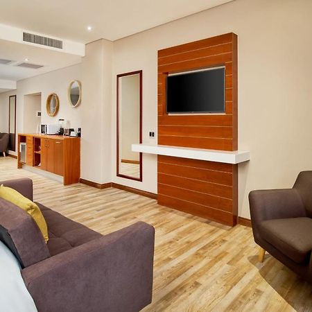 Protea Hotel By Marriott Pretoria Hatfield Buitenkant foto