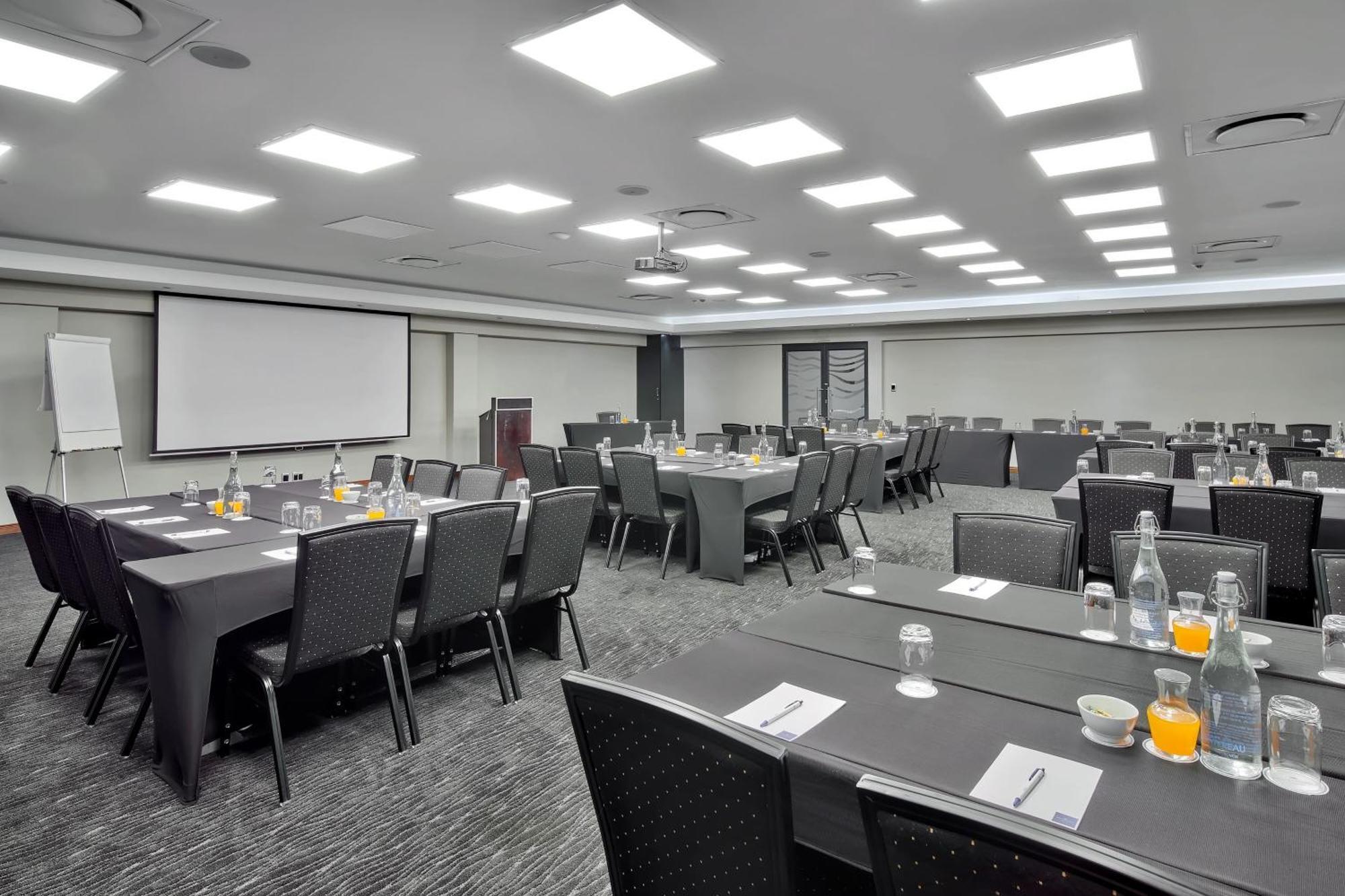 Protea Hotel By Marriott Pretoria Hatfield Buitenkant foto