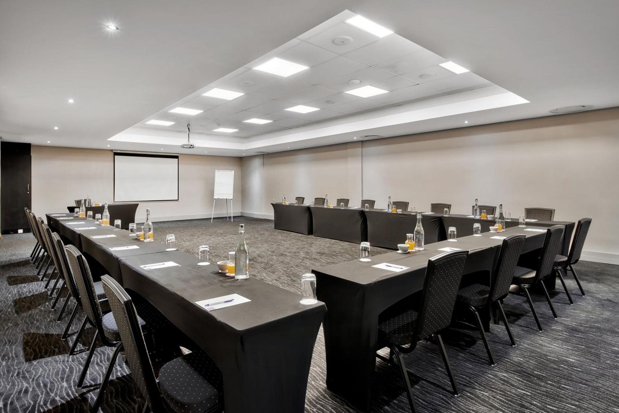 Protea Hotel By Marriott Pretoria Hatfield Buitenkant foto