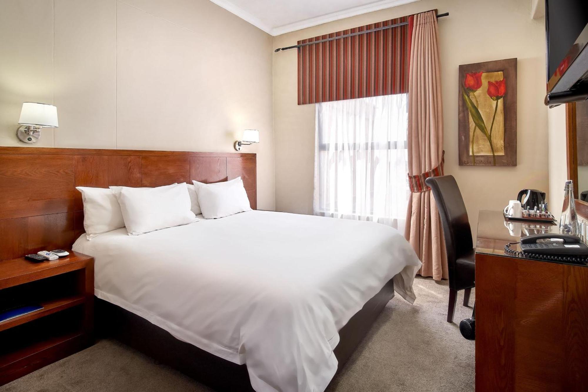 Protea Hotel By Marriott Pretoria Hatfield Kamer foto