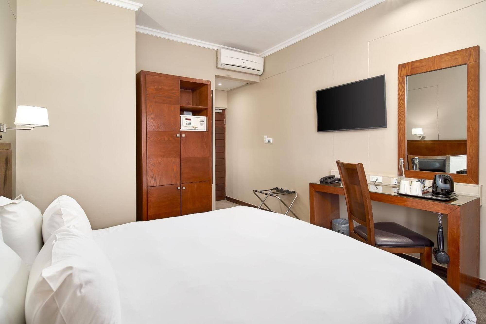 Protea Hotel By Marriott Pretoria Hatfield Kamer foto