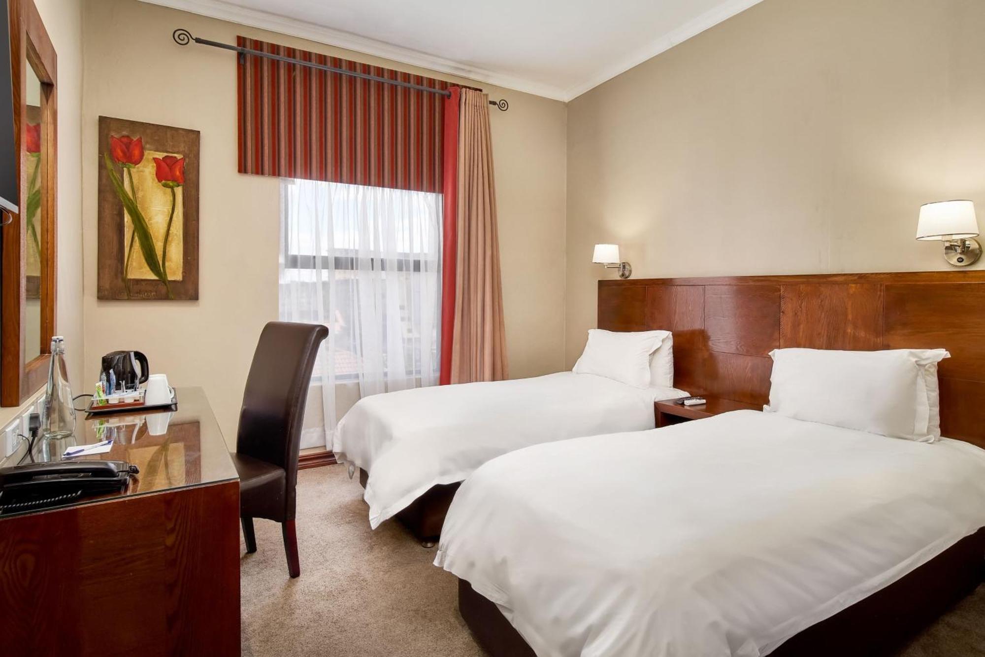 Protea Hotel By Marriott Pretoria Hatfield Kamer foto