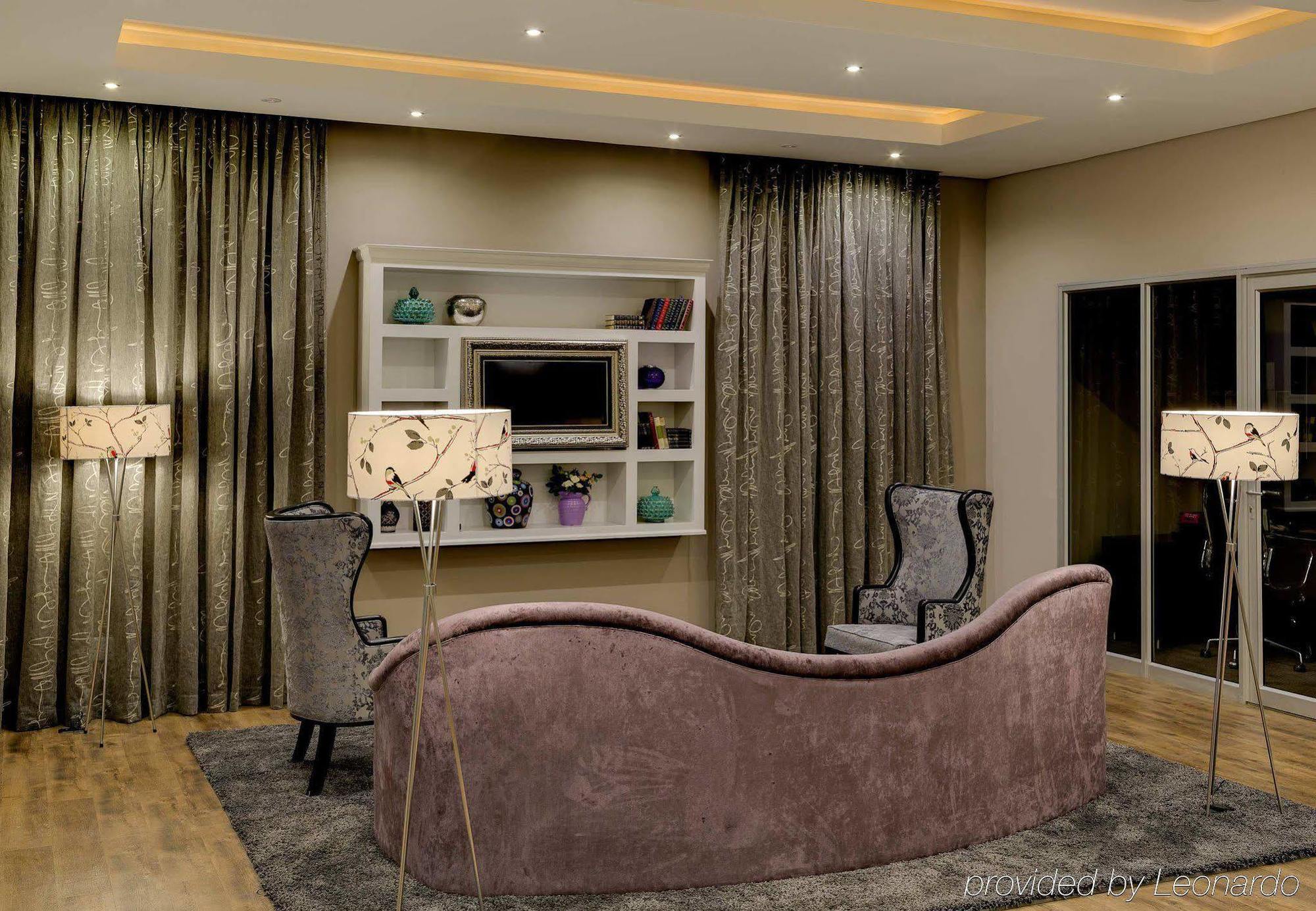 Protea Hotel By Marriott Pretoria Hatfield Buitenkant foto