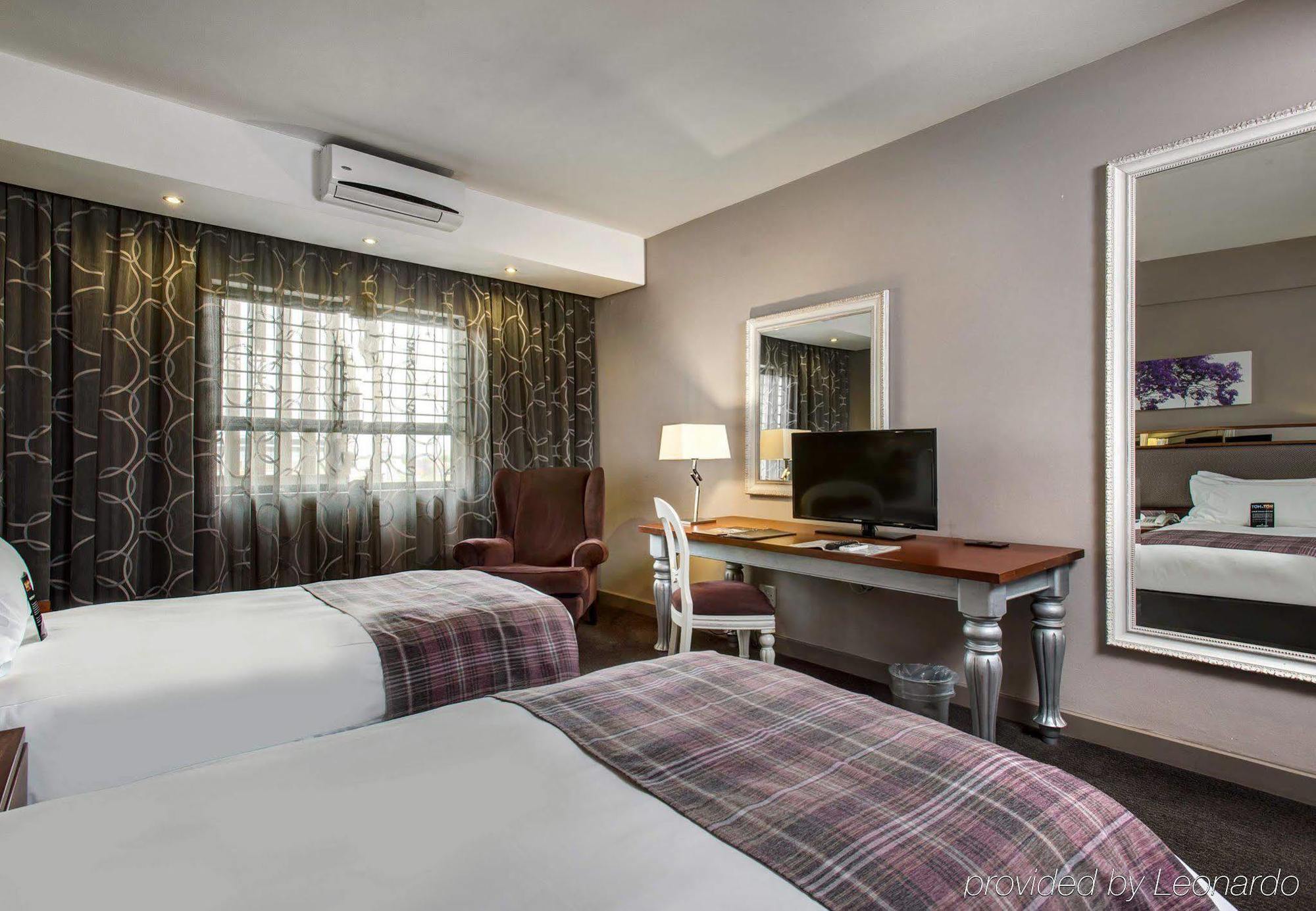 Protea Hotel By Marriott Pretoria Hatfield Buitenkant foto