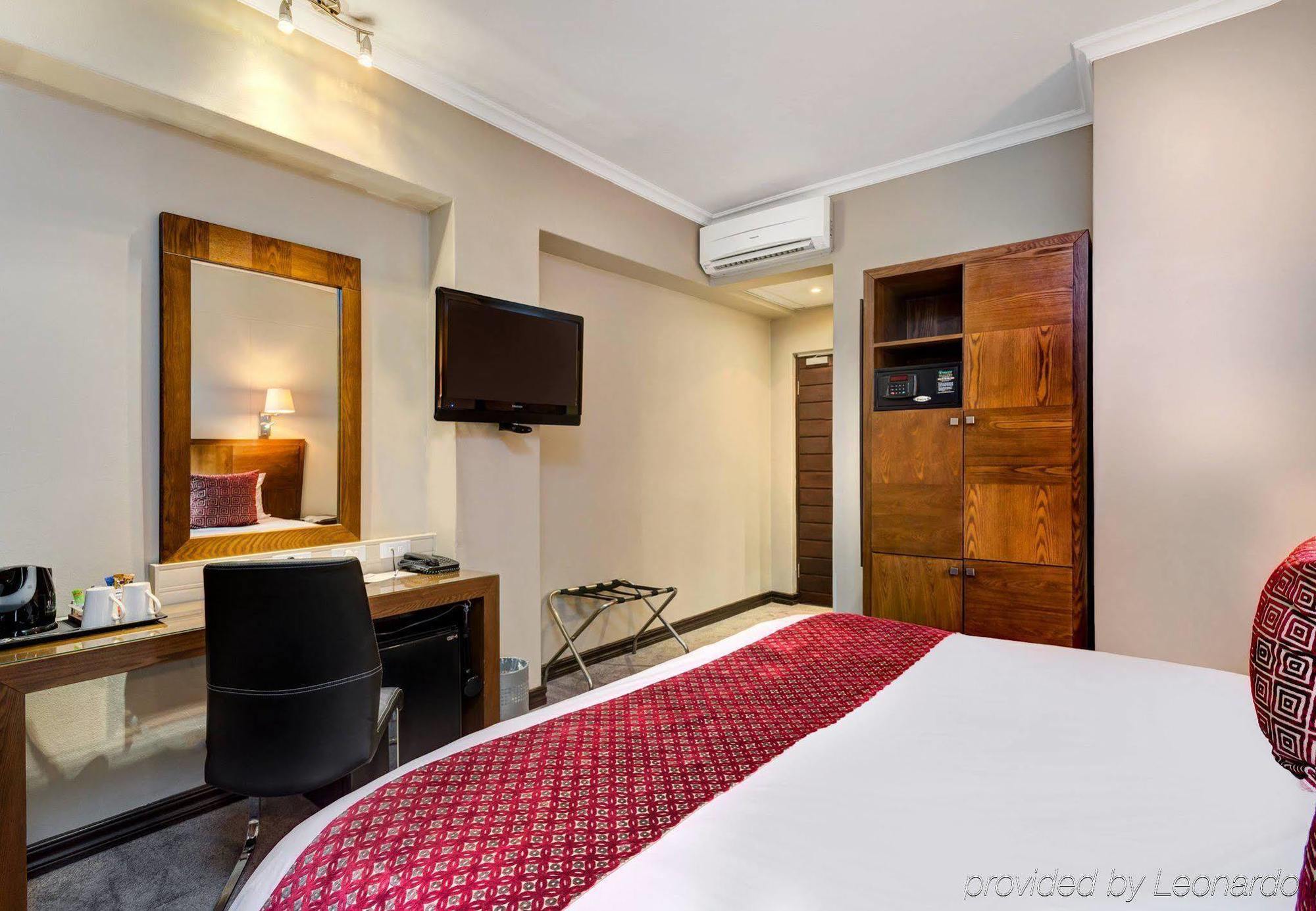 Protea Hotel By Marriott Pretoria Hatfield Buitenkant foto