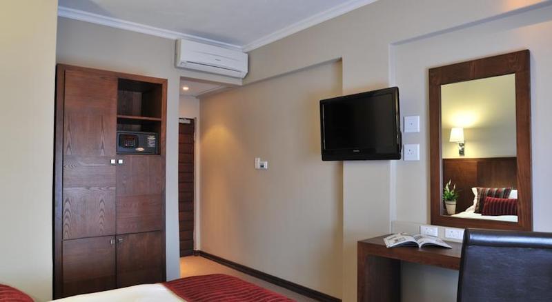 Protea Hotel By Marriott Pretoria Hatfield Buitenkant foto