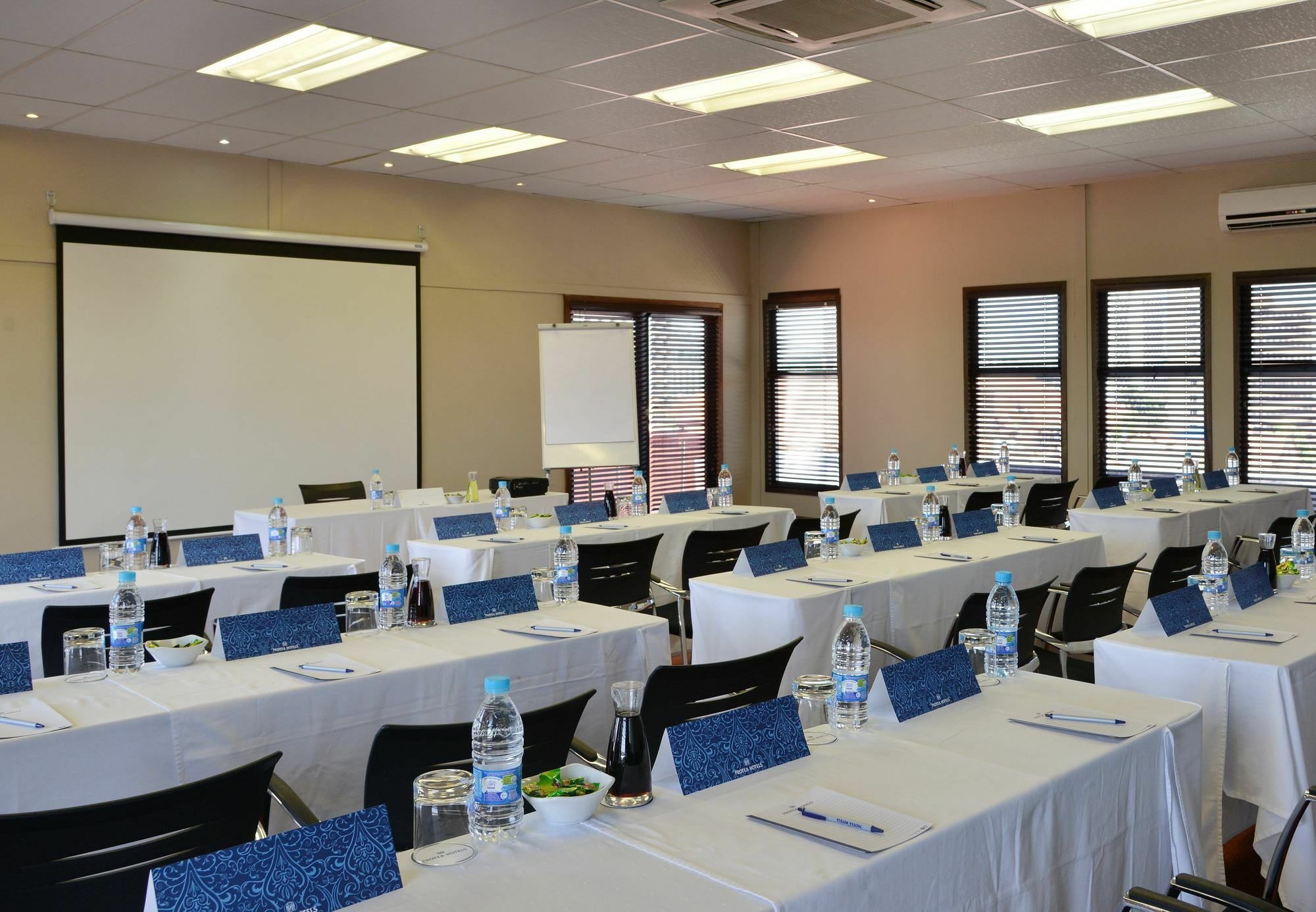 Protea Hotel By Marriott Pretoria Hatfield Buitenkant foto