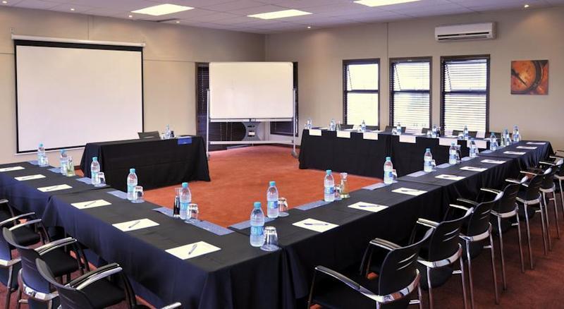 Protea Hotel By Marriott Pretoria Hatfield Buitenkant foto